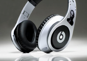 IFWT_Beats-By-Dr-Dre-Studio-Steve-Jobs-Limited-Edition-Headphones