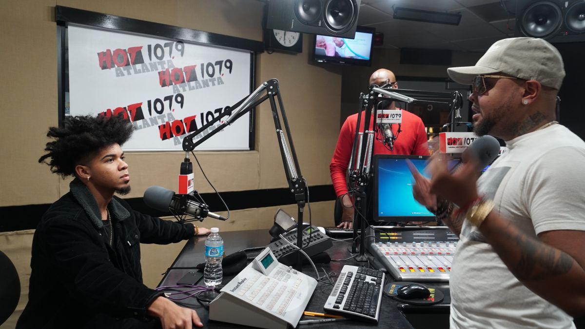 Durtty Boyz Show Interview's EvanderGriiim For Famous Friday
