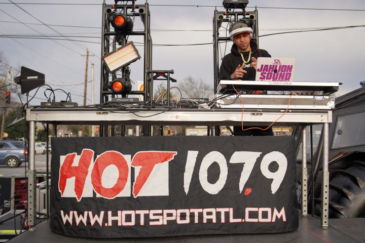 HOT 107.9 Exclusive 2 Chainz Dope Don’t See Itself Pop Up Concert