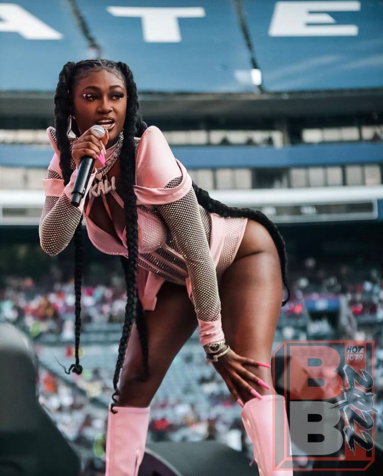 Kali performing "Mhmm" at Birthday Bash ATL 2022