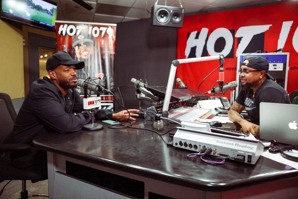 Marlon Wayans Talks HBO Split, Favorite Sibling + Fatherhood Tips