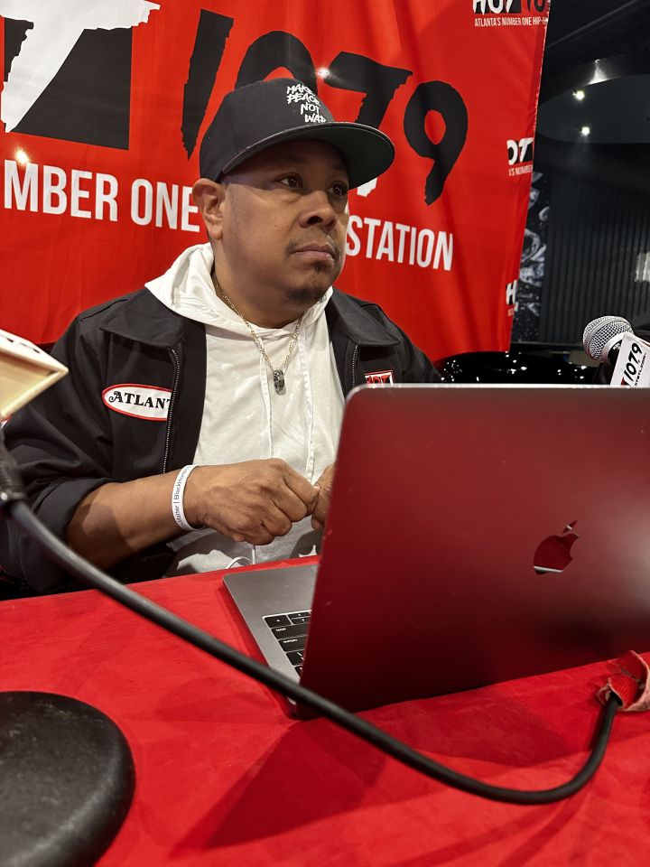 Hot 107.9 & The Morning Hustle At Harolds Chicken and Ice Bar - Panola